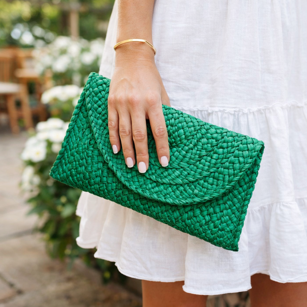 Neceser de rafia verde tejido a mano