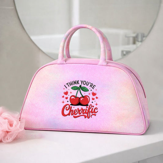 Bolso iridiscente rosa Cherrific en uso