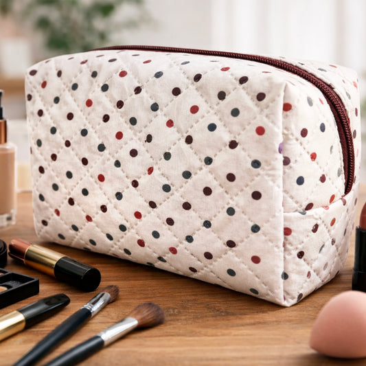 Neceser acolchado de rombos con lunares multicolor en uso