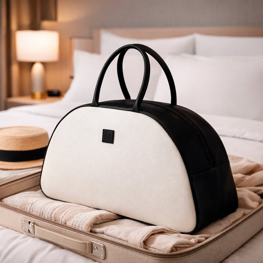 Bolso elegante blanco y negro en look formal