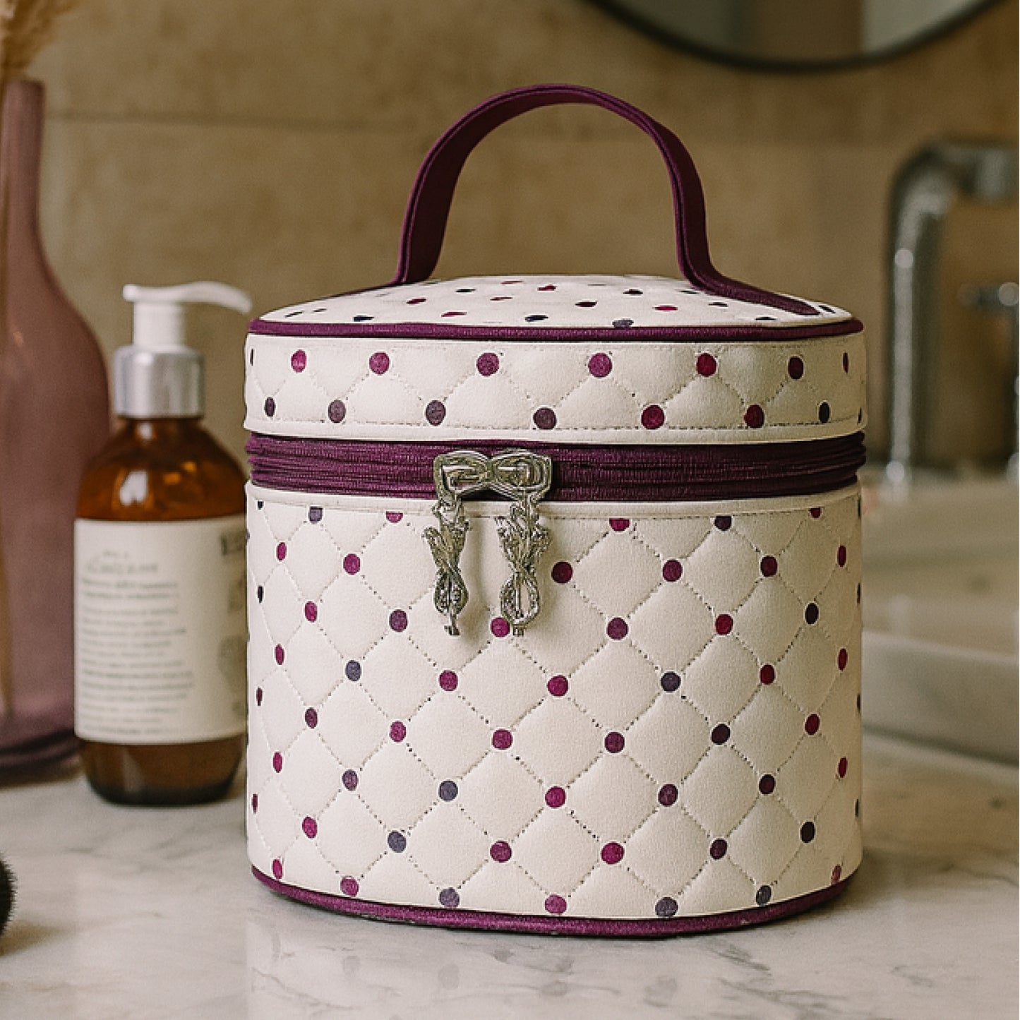 Botiquín acolchado con lunares y rombos en uso